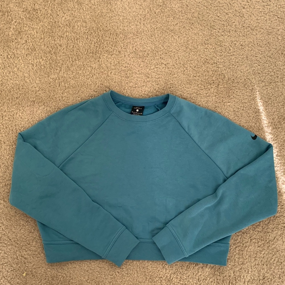 Nike women’s crew neck sweatshirt (crop top )